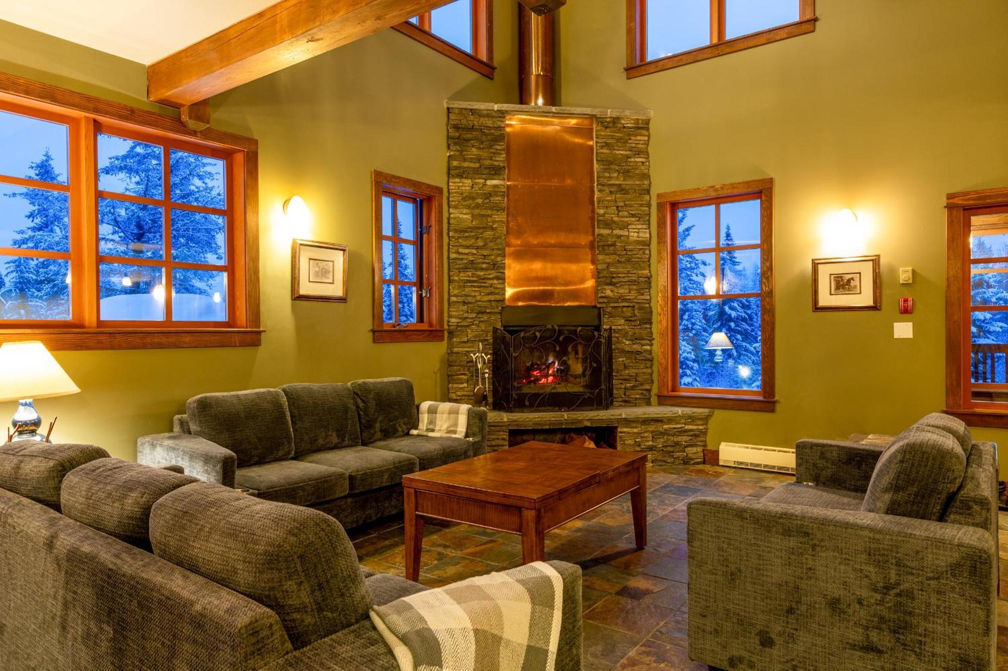 Copper Horse Lodge Голден Экстерьер фото